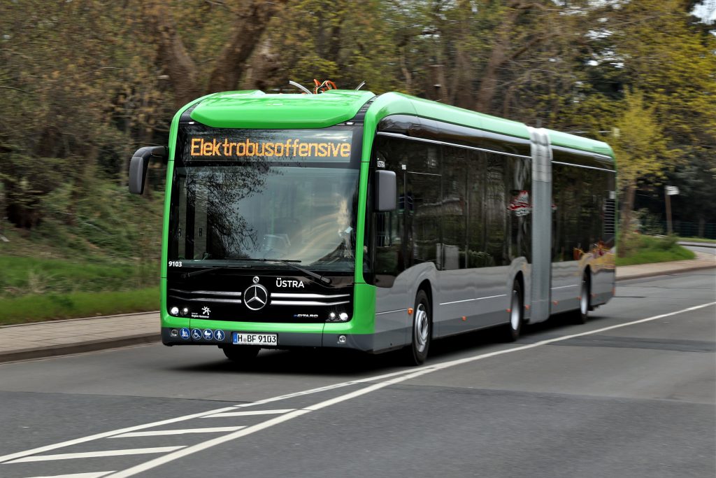 Daimler entrega os primeiros ônibus elétricos eCitaro articulados da Mercedes-Benz 2 20210511 Mercedes Benz