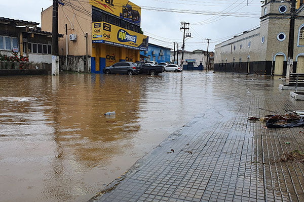 Forte chuva causa transtornos e Inmet emite alerta para Natal; veja pontos de alagamento 1 250205