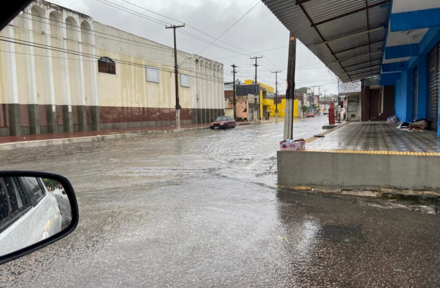 Chuvas voltam a provocar alagamentos em Natal; veja pontos