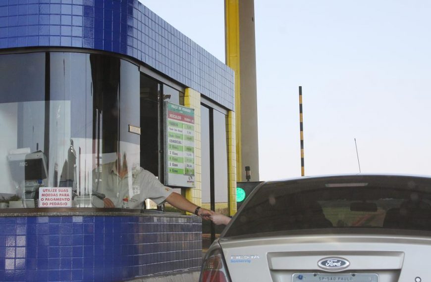 Pedágio vai ser cobrado por km rodado nas estradas