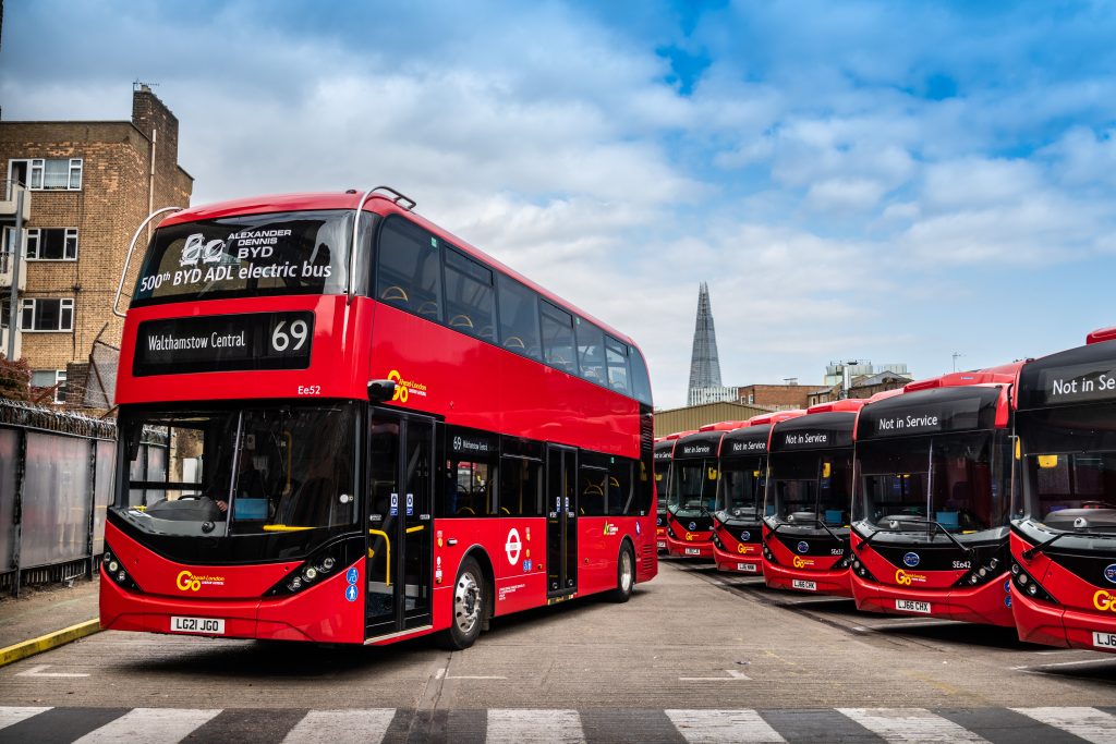 BYD e ADL entregam o 500º ônibus elétrico à Go-Ahead London e já somam mais de 1000 pedidos no Reino Unido 6 500th BYD ADL electric bus 1 BYD