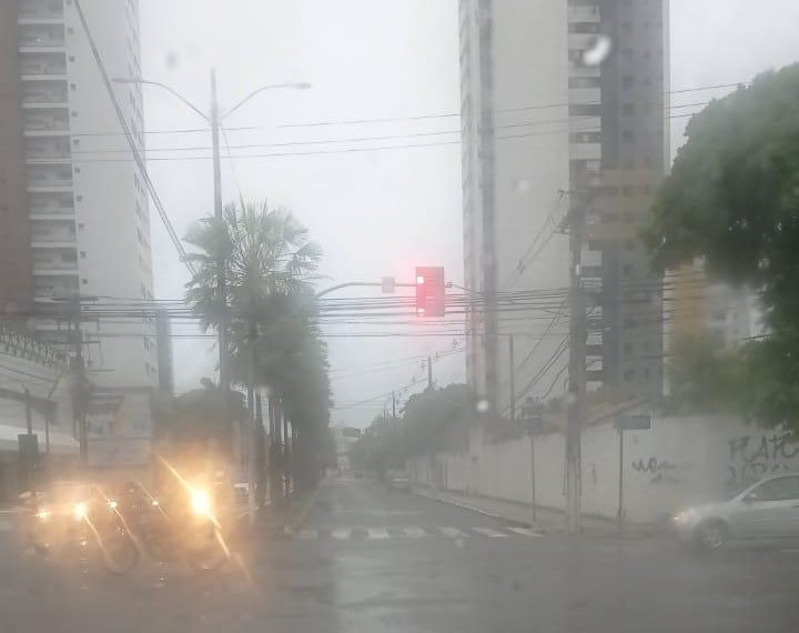 Linhas de ônibus são afetadas pelos efeitos da forte chuva em Natal