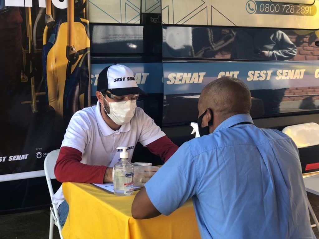 Rio: Empresas de ônibus de Petrópolis participam de ação de conscientização do Sest Senat durante o Maio Amarelo 1 Empresas de onibus participam de acao de conscientizacao do Sest Senatdurante o Maio Amarelo 002