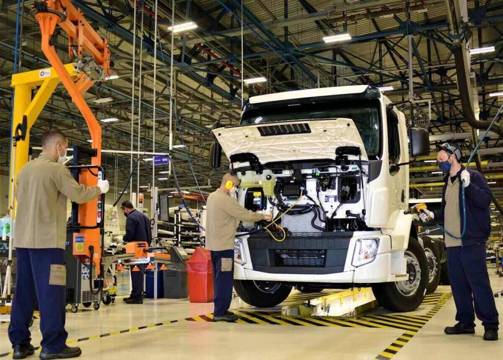 Com venda de caminhões em alta, Volvo retoma segundo turno em Curitiba 2 X noticia 33017