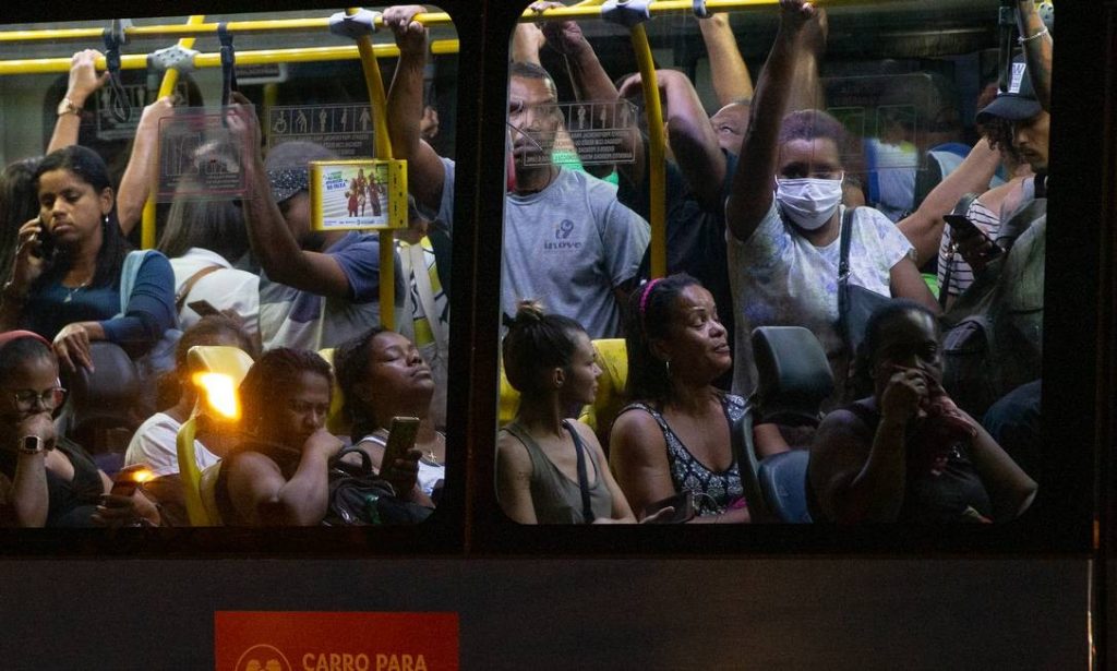 Comércio aberto e transporte lotado provocam temor de novos surtos de coronavírus 2 brt rio de janeiro roberto moreyra agencia o globo