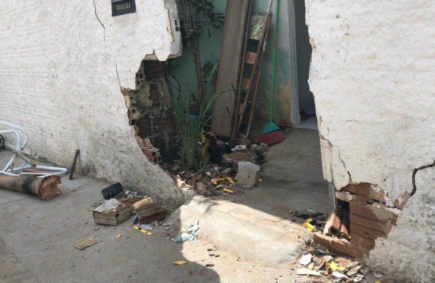 Duas mulheres e um menino de 3 anos são atropelados na calçada de casa em Natal