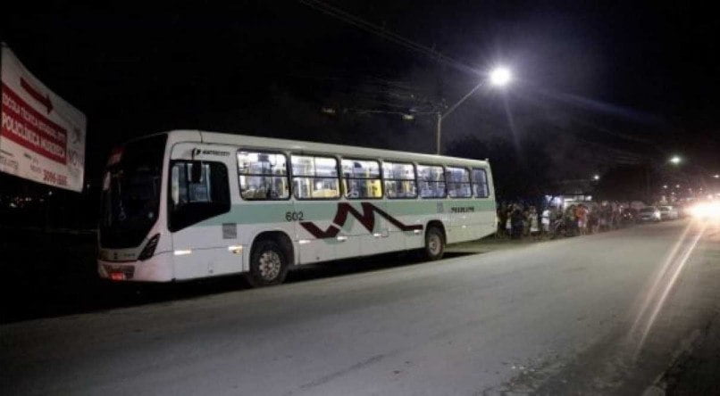 PE: Soldado do Exército é baleado e motorista morre em tentativa de assalto a ônibus na Estrada da Muribeca, em Jaboatão 4 1 onibus assaltado 17553797