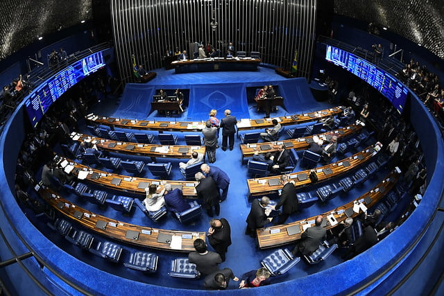Senado aprova projeto que cria 'passaporte da vacina' 7 49092010228 75a99cb484 z