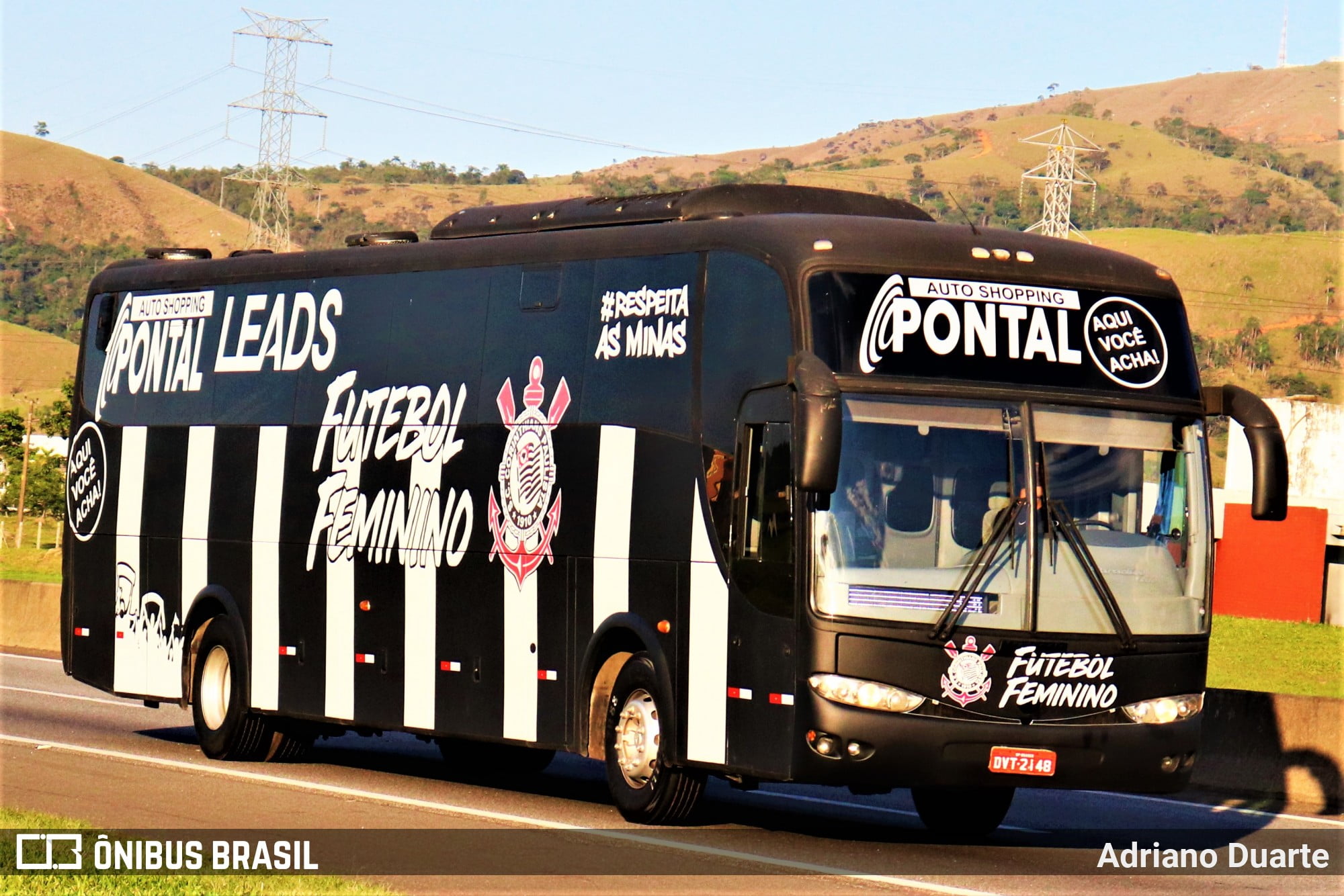 Empresa não paga boleto e ônibus utilizado pelo Corinthians é apreendido