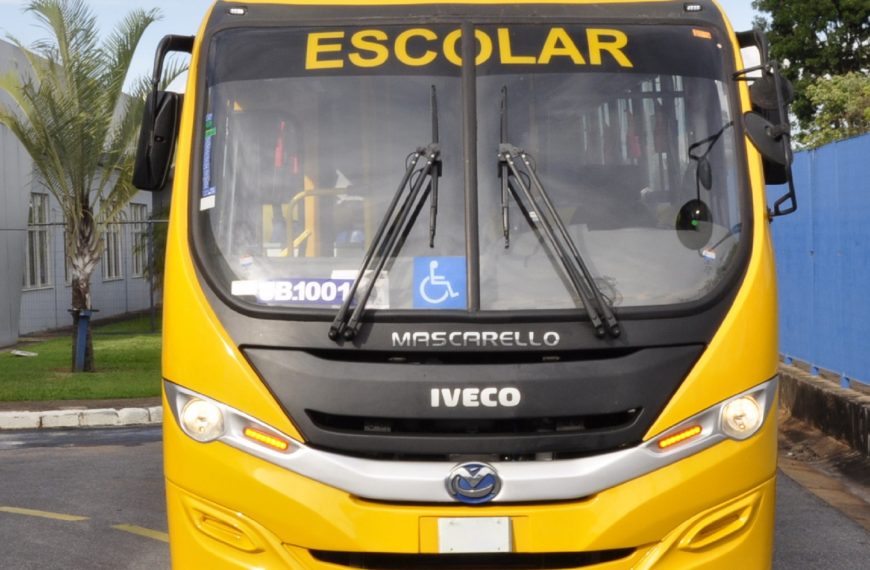 Programa Caminho da Escola entrega 144 ônibus escolares para municípios paranaenses