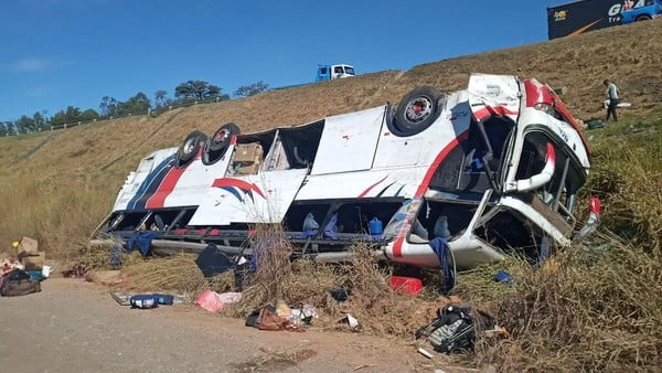 SP: Queda de ônibus em rodovia deixa 3 mortos e 37 feridos em Rio Claro 4 acidente onibus ribanceira rio claro