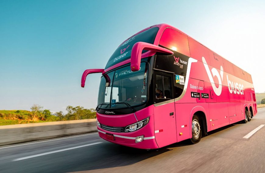 Deputados de Minas Gerais aprovam PL que proíbe ônibus de aplicativo e Buser será investigada por MP por suposta prática de suborno