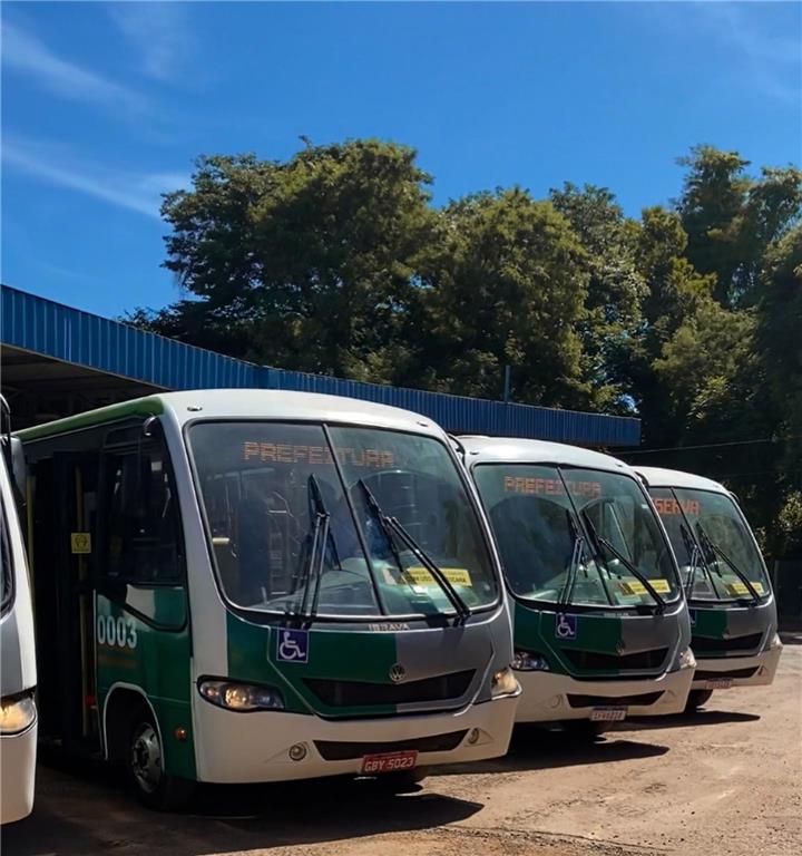 Formosa, em Goiás, adota tarifa zero no transporte coletivo 2 micro onibus contratados emergencialmente pela prefeitura1