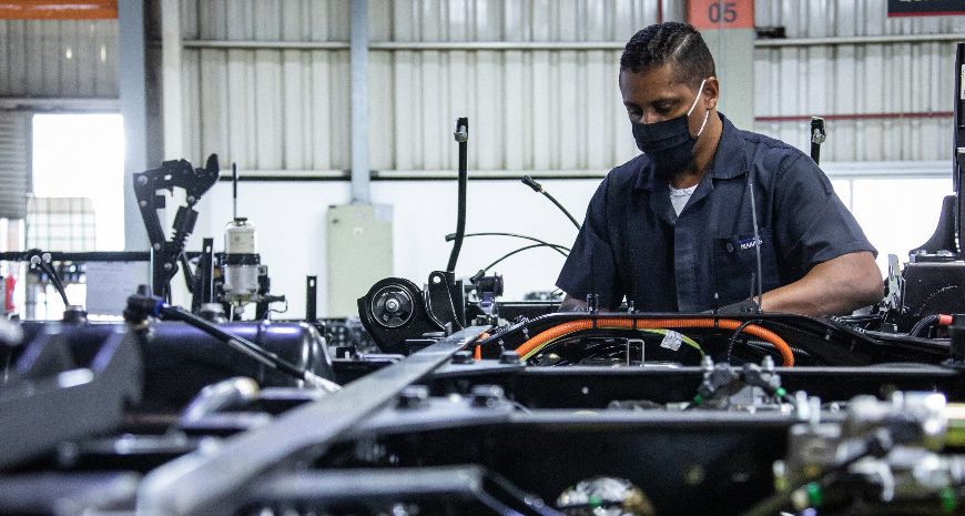 Volkswagen Caminhões e Ônibus vai desenvolver baterias com nióbio