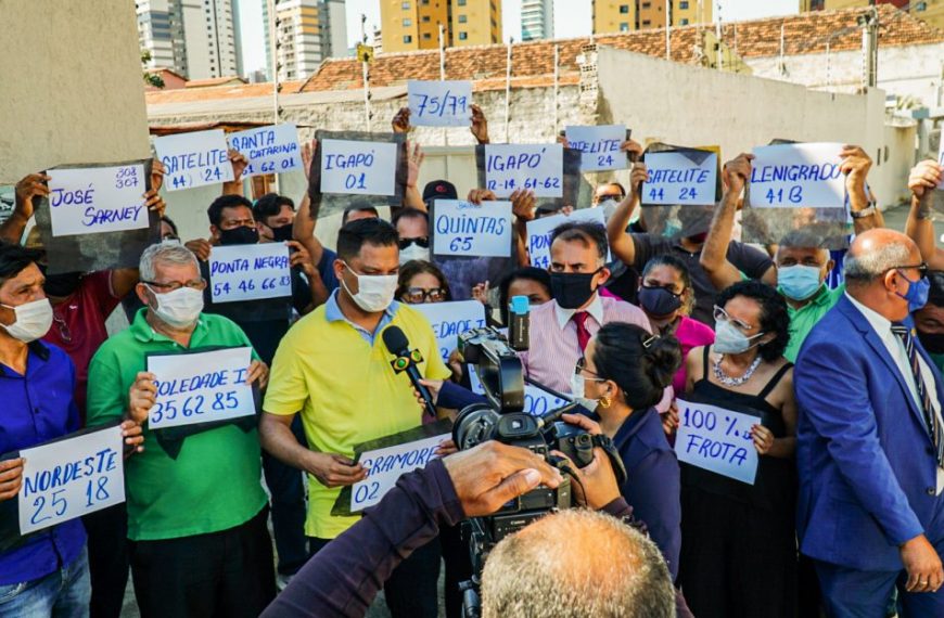 População realiza ato na STTU e cobra retorno de linhas de ônibus em Natal