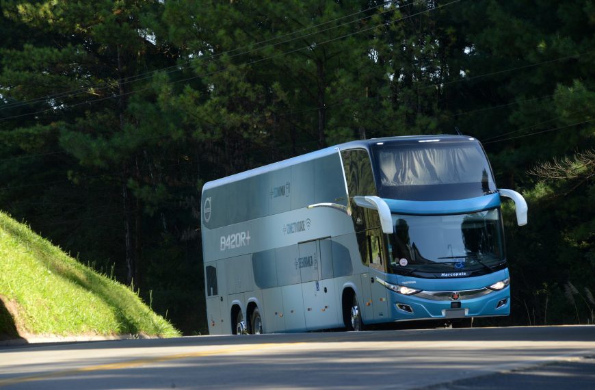 Com fábrica integrada no sistema global da Volvo, crescem exportações de ônibus do Brasil