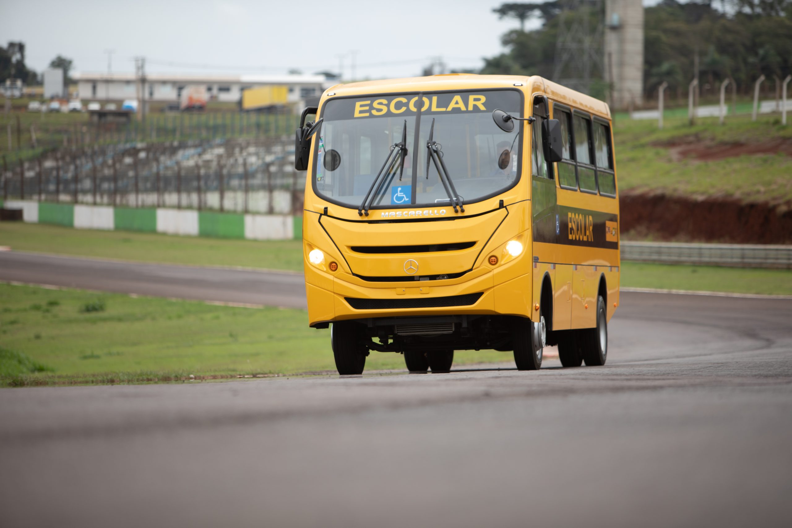 Mercedes-Benz fornecerá 2600 ônibus para o programa Caminho da Escola