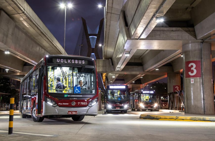 VWCO conta com a mais completa linha de ônibus com motor dianteiro e suspensão pneumática do mercado