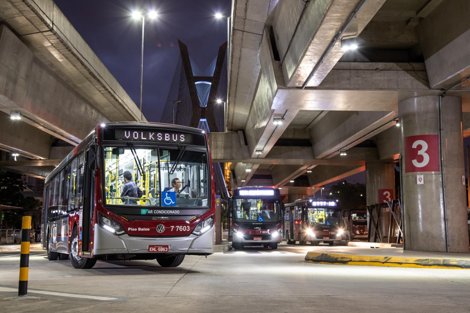 VWCO conta com a mais completa linha de ônibus com motor dianteiro e suspensão pneumática do mercado