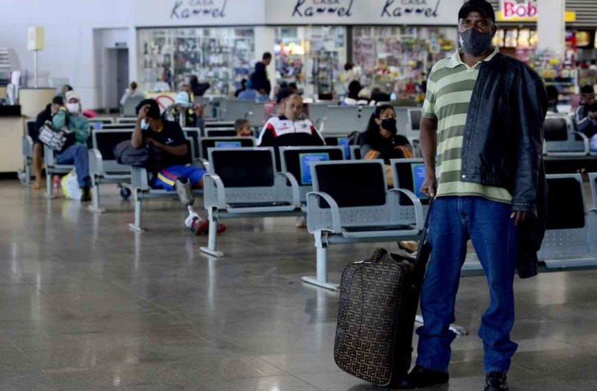 Passageiros trocam avião por ônibus nas viagens de fim de ano