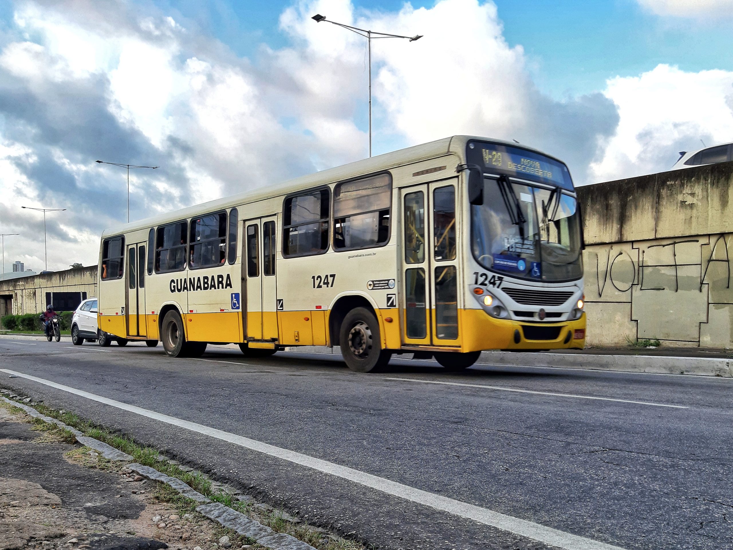 Deputada pede cobrança de multa pelo descumprimento do retorno das linhas de ônibus