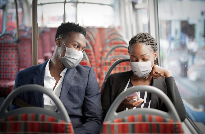 1 em cada 4 pessoas já evitou transporte por temor de racismo