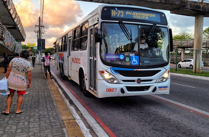 Retirada de 24 linhas e ônibus lotados geram transtornos aos natalenses