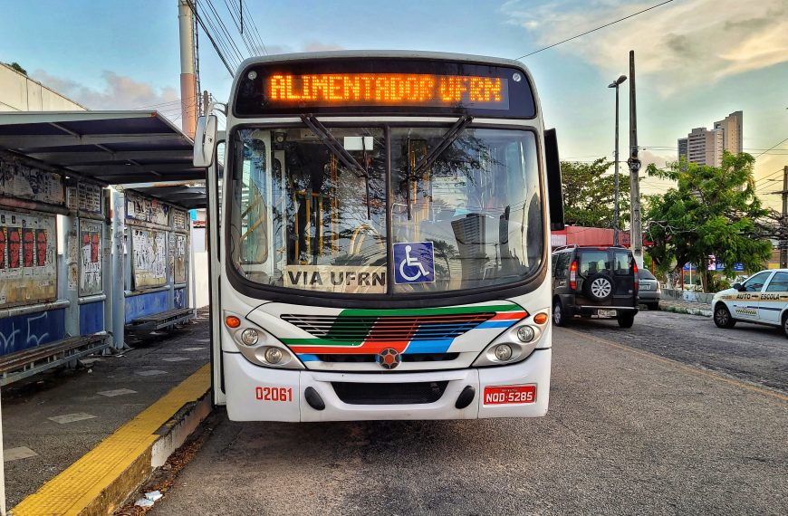 Estudantes protestam contra tarifa no ônibus circular da UFRN e STTU diz que gratuidade deve ser retomada em 2022