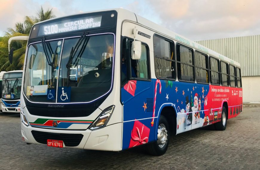 PB: Ônibus decorados para o Natal começam a circular em João Pessoa