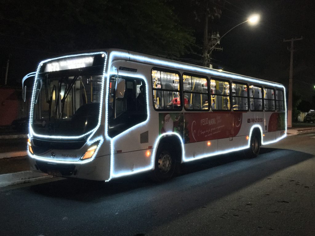 Ônibus iluminado leva clima natalino para as ruas de Natal 2 IMG 4434
