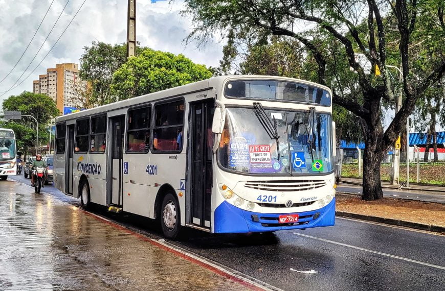 Motoristas de ônibus iniciam greve em Natal
