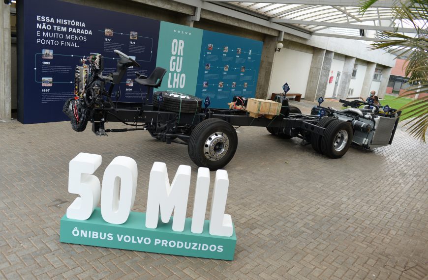 Volvo celebra produção de 50 mil chassis de ônibus em sua fábrica no Brasil