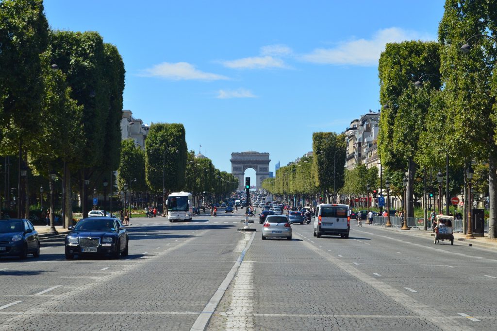Na França, publicidade de carro precisará encorajar outros meios de transporte 6 arc dear triomphe g0e926522d 1920 Pixabay
