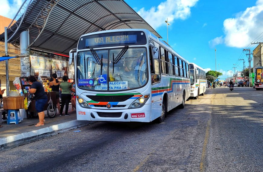 Duas linhas de ônibus terão trajeto alterado na Ribeira por conta de obra da CAERN