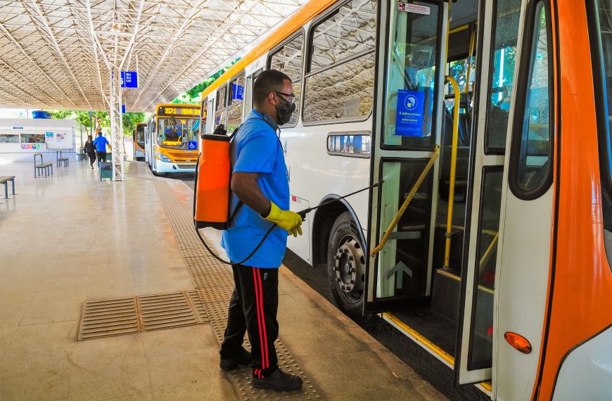 Transporte público é o “vilão” para transmissão da Ômicron, afirma SBCC