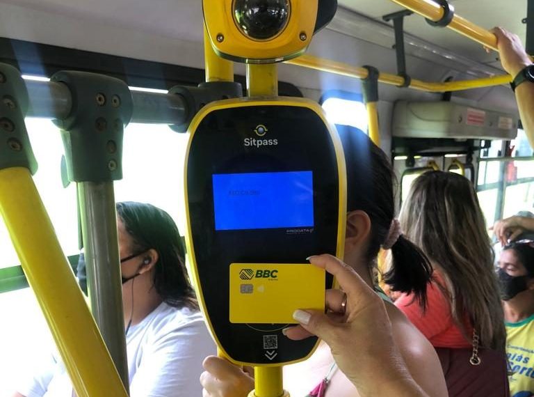 Pagamento de tarifas por cartões bancários cresce em Goiânia