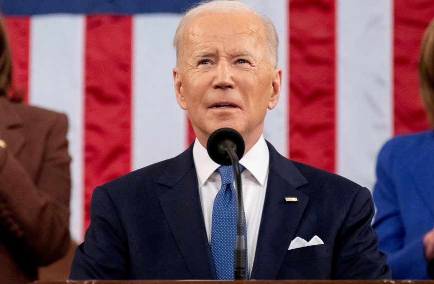 Governo Biden anuncia novos padrões de emissões para ônibus e mais US$ 1,1 bilhão para modelos elétricos nos EUA