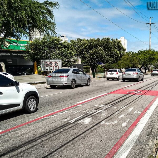 Projeto aprovado na Câmara permite uso de faixas exclusivas por ônibus de fretamento