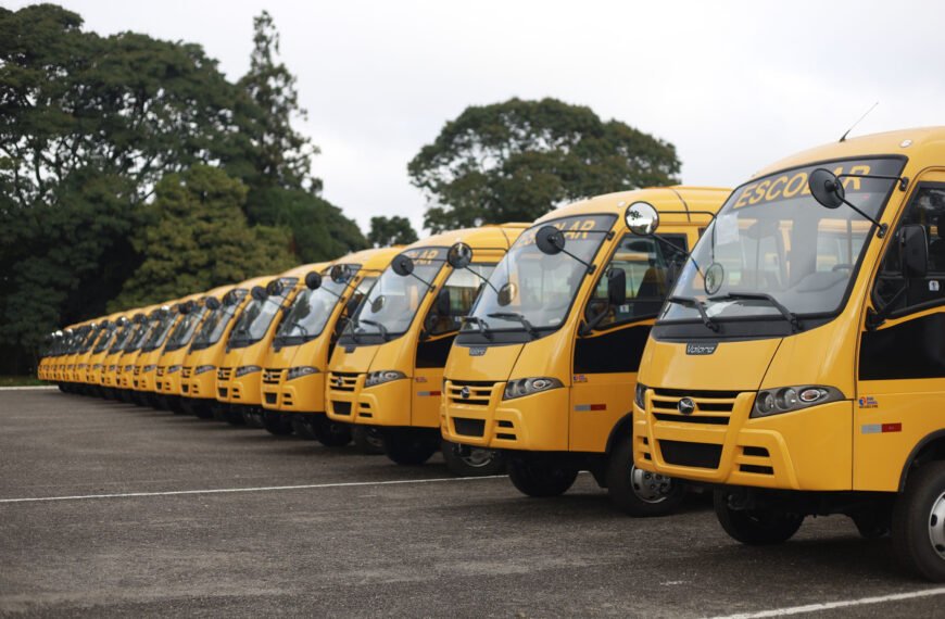 PR: Volare entrega 70 micro-ônibus Attack 8 4X4 para o Programa Caminho da Escola