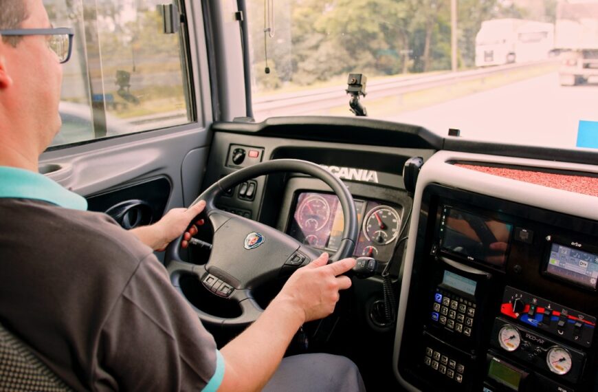 Buser investe em câmeras inteligentes e telemetria veicular para monitorar segurança das viagens