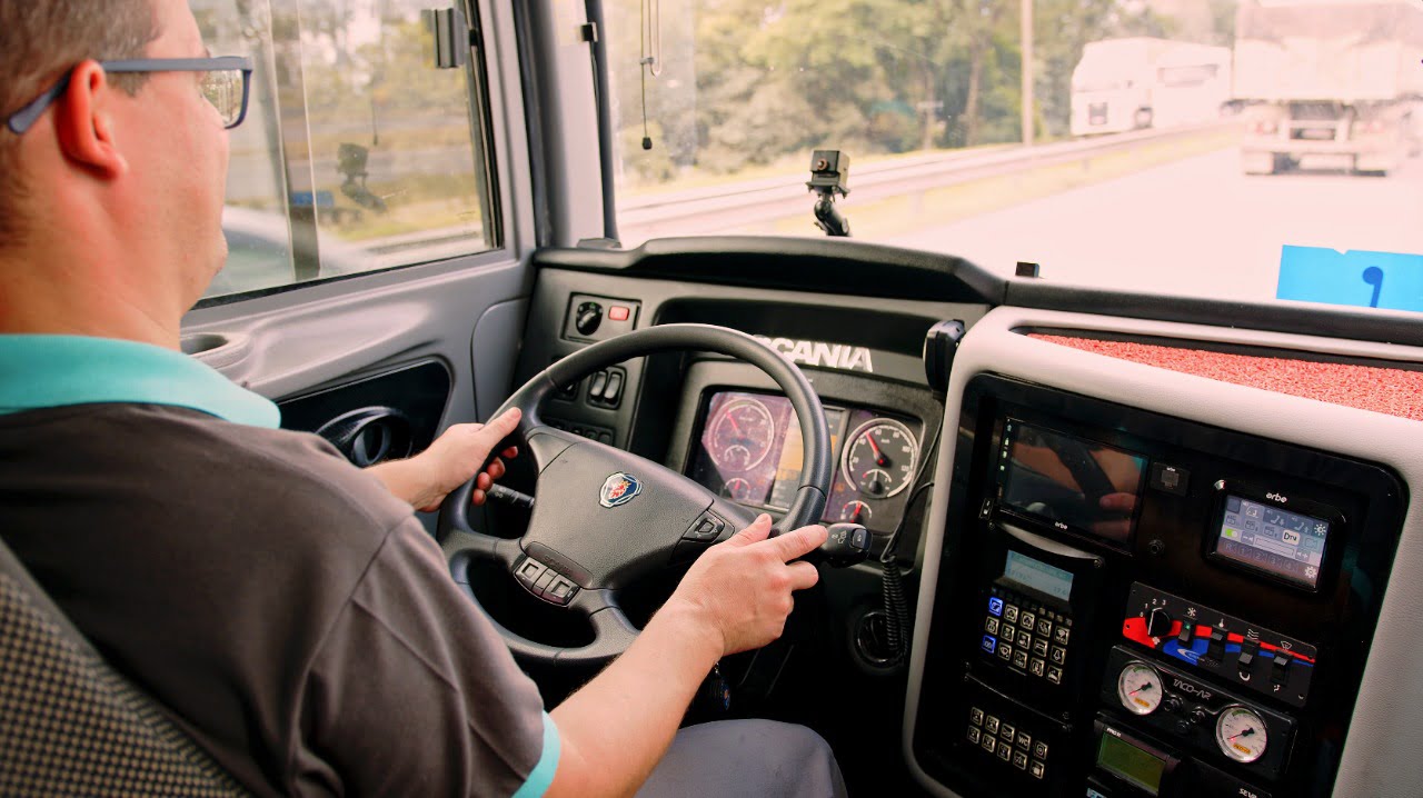 Buser investe em câmeras inteligentes e telemetria veicular para monitorar segurança das viagens