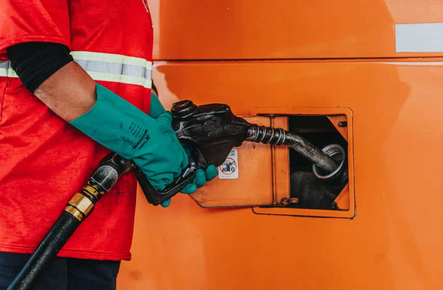 Combustíveis registram variações distintas na primeira quinzena de setembro, aponta IPTL