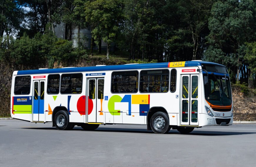 Produção de ônibus tem aumento de 41,9% de janeiro a agosto de 2022, diz FABUS