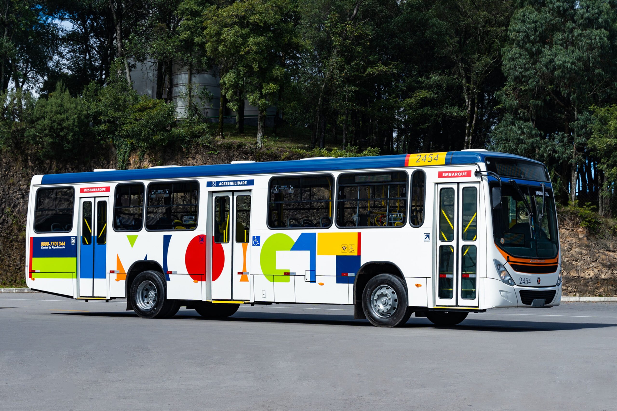 Produção de ônibus tem aumento de 41,9% de janeiro a agosto de 2022, diz FABUS