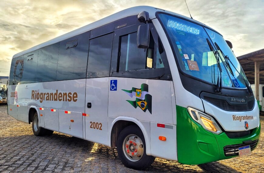 Riograndense renova a frota com dois micros ‘Senior Rodoviário’