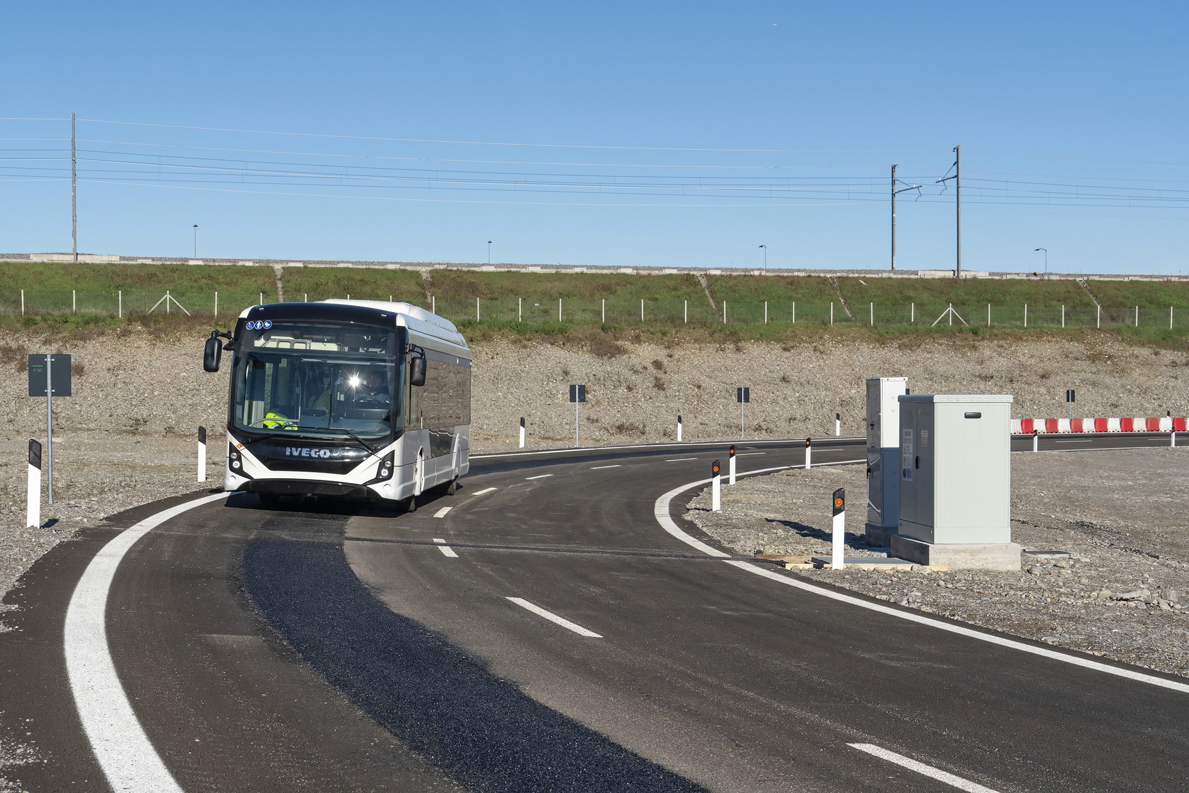 Internacional: Projeto-piloto direciona Iveco rumo a um sistema de mobilidade sem fio de emissão zero
