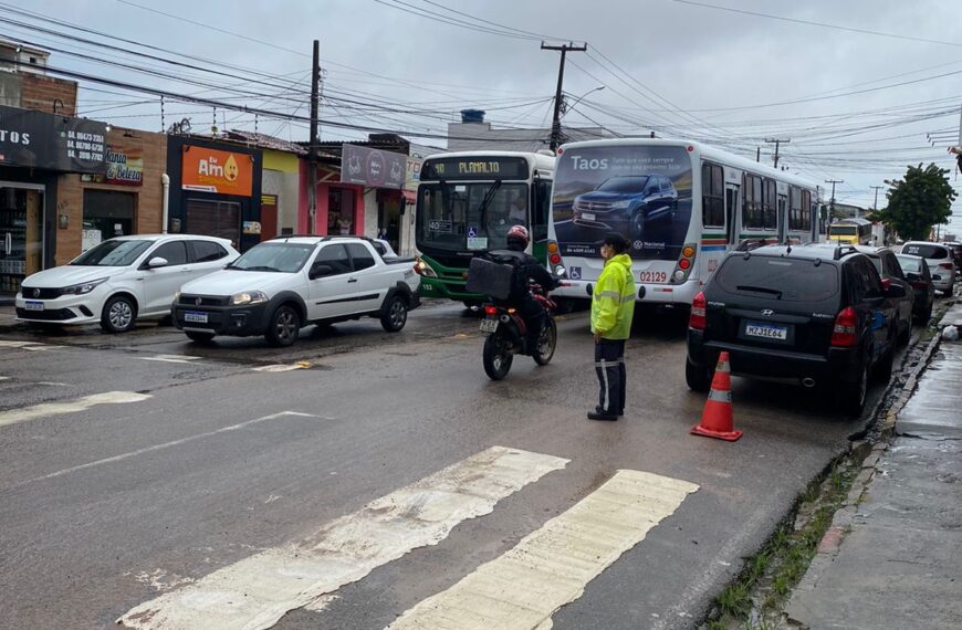 Em virtude da forte chuva em Natal, trecho interditado no Planalto conta com transporte alimentador