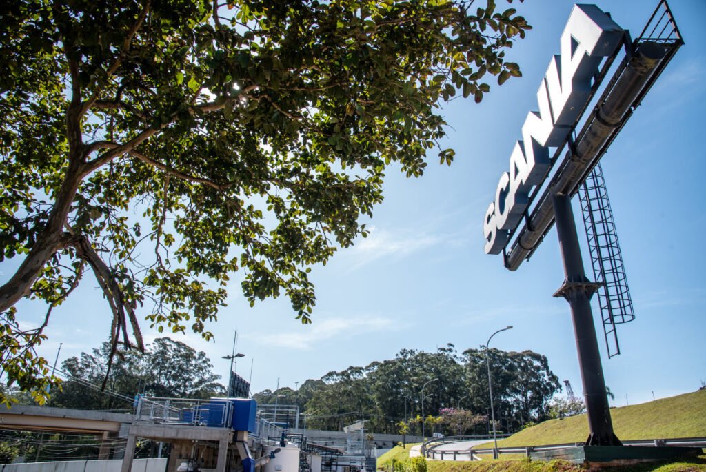 Scania atinge marco histórico de 500 mil caminhões fabricados no Brasil 2 Institucionais 3 Scania