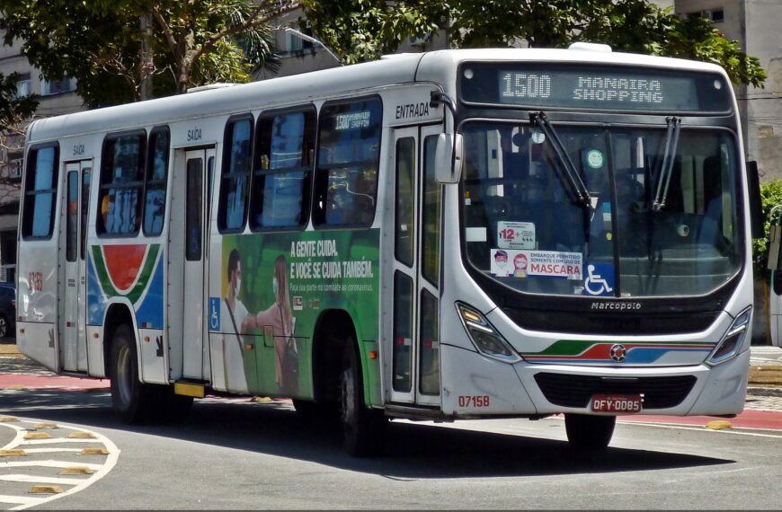 PB: Passageira que sofreu acidente na porta do ônibus será indenizada por danos morais