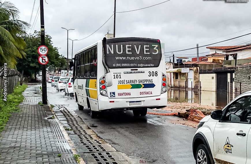 Natal registra alagamentos em várias regiões após fortes chuvas e 11 vias estão intransitáveis